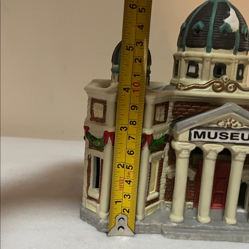 Dickens Keepsake Porcelain Lighted House Village Museum- no cord/light - Picture 13 of 16